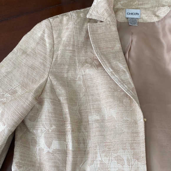 Chico’s brocade beige design on cream snap closure’s lapel jacket nice addition - Picture 8 of 9